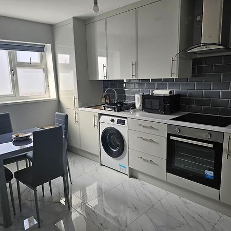 Potters Hideout- 2 Bedroom 2 Bathroom Apartment Watford  Buitenkant foto