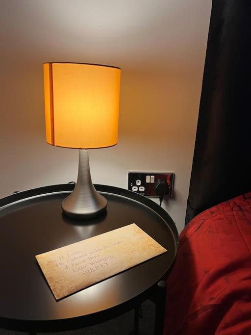 Potters Hideout- 2 Bedroom 2 Bathroom Apartment Watford  Buitenkant foto