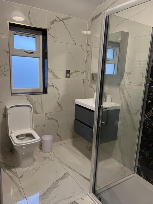 Potters Hideout- 2 Bedroom 2 Bathroom Apartment Watford  Buitenkant foto
